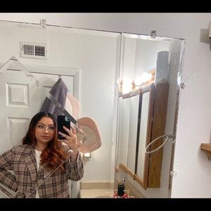 Meet your Posher, Mercedes